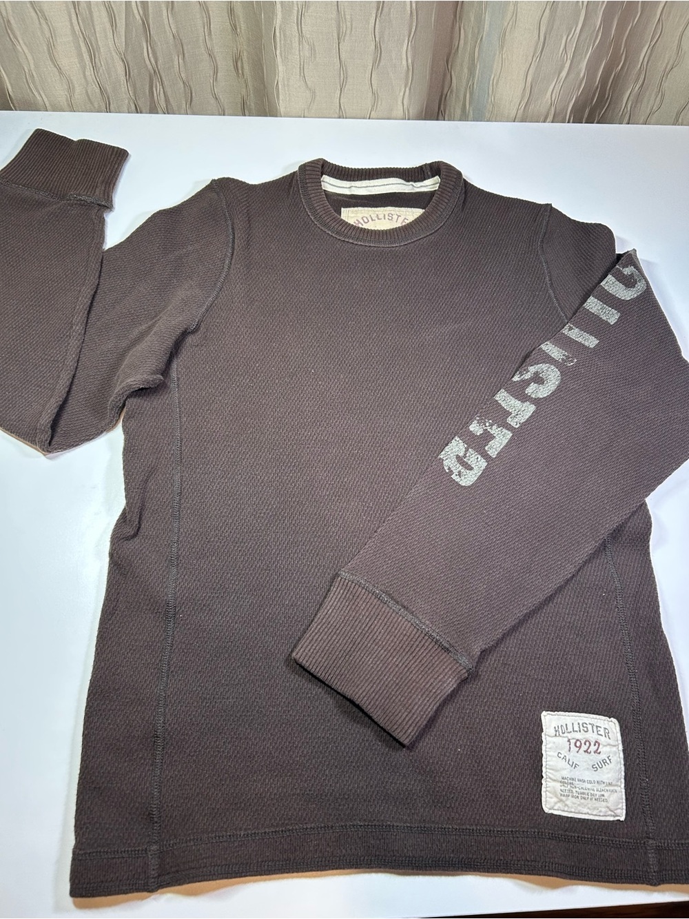 Hollister Men’s S Small Long Sleeve Thermal Style Waffle Knit Crew Y2K Logo